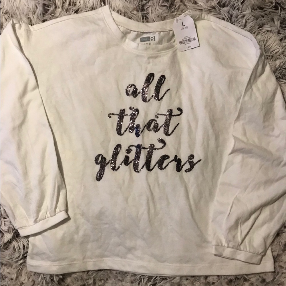 Girls long sleeve shirt.